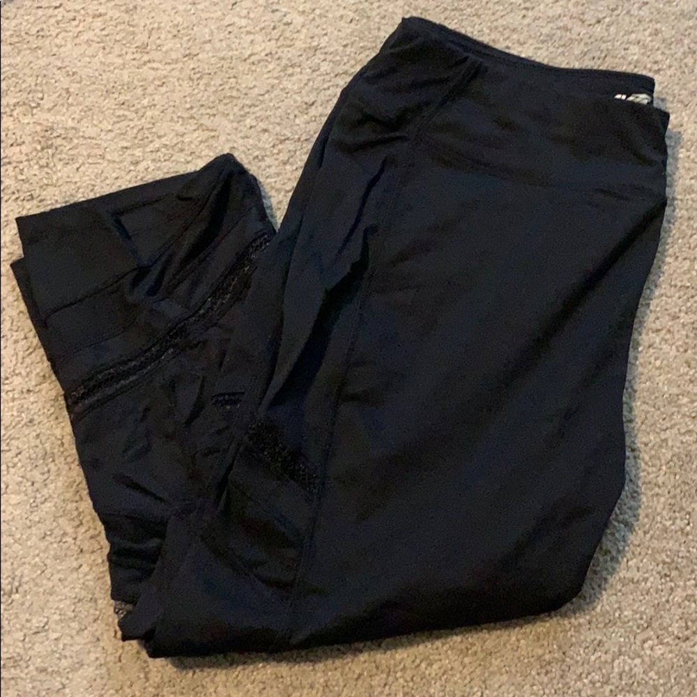 Black yoga pants